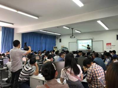 上課了！教育大腦開辦首堂新課標(biāo)人工智能示范課 教育技術(shù)開創(chuàng)實(shí)踐新篇章
